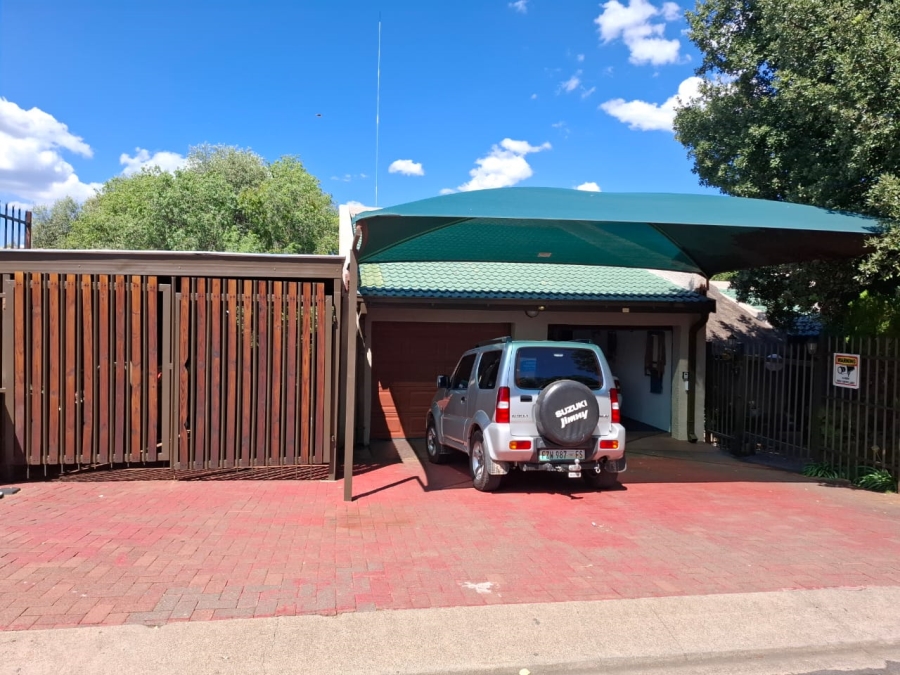 4 Bedroom Property for Sale in Pellissier Free State